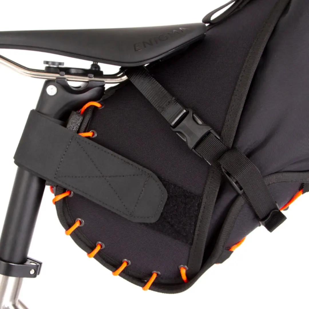 Restrap Zadeltas Waterproof 14L - Oranje/Zwart - afbeelding 6 van 6
