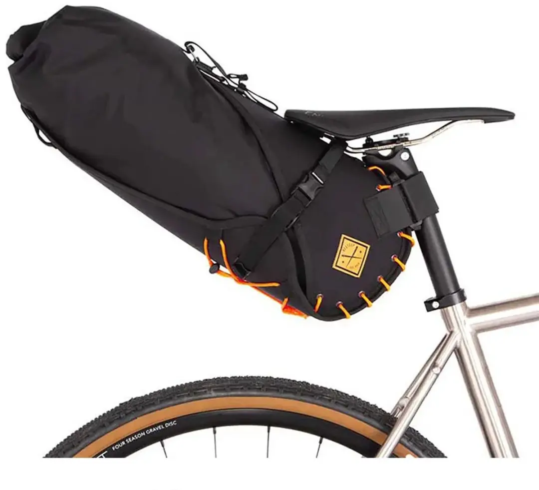 Restrap Zadeltas Waterproof 14L - Oranje/Zwart - afbeelding 2 van 6