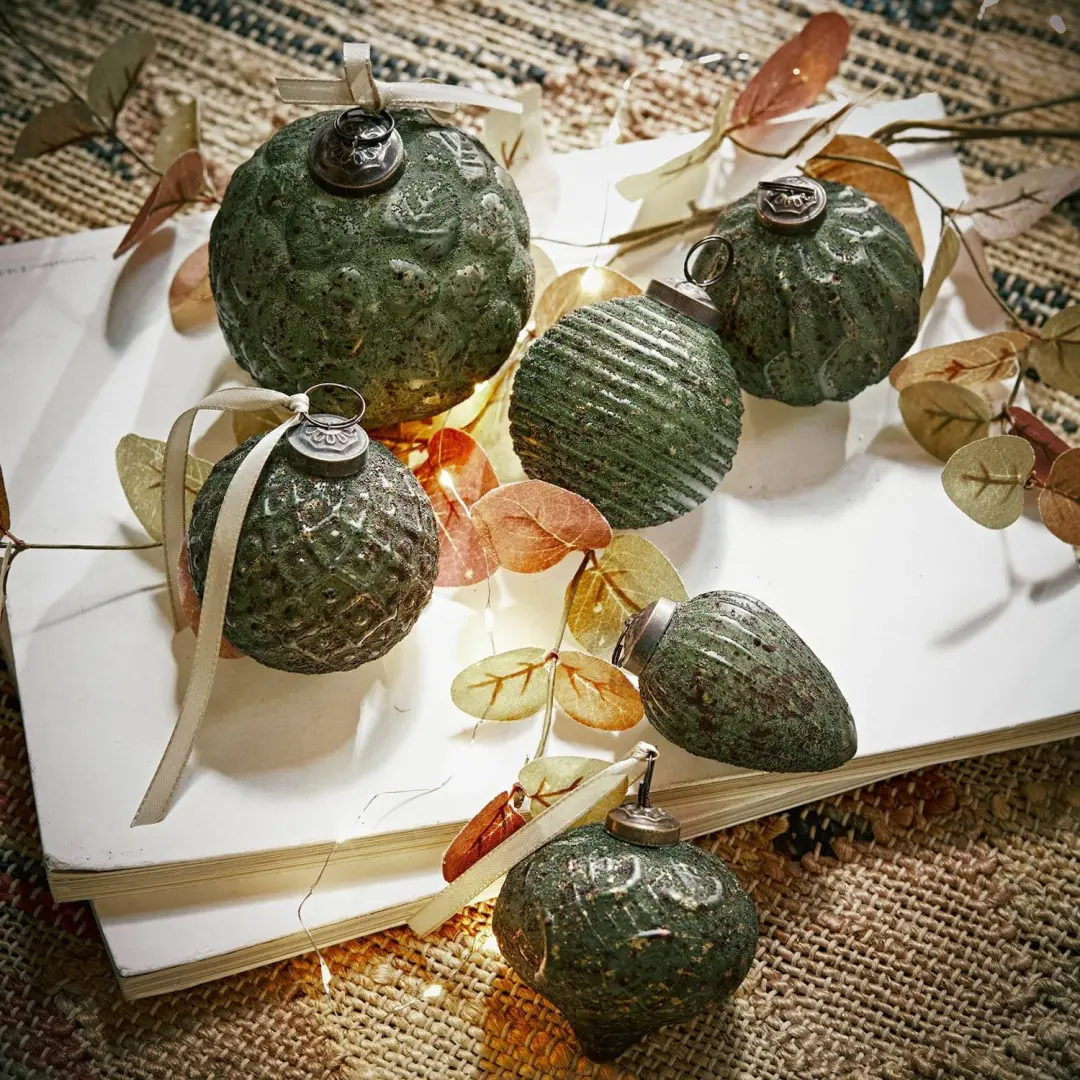 Loberon Kerstversiering Moriches Groen - 6 Stuks Ø10cm - afbeelding 2 van 6