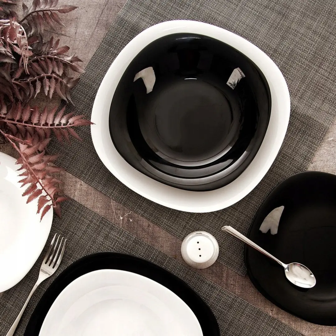 Diepe zwarte LUNA glazen dinerbord 21,5 cm, 650 ml