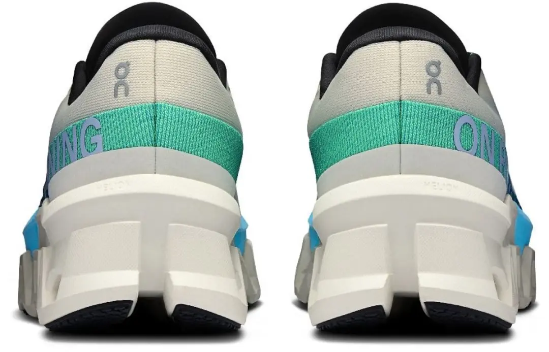 ON Cloudmonster 2 Dames Schoen - Cream/Blue - afbeelding 2 van 5
