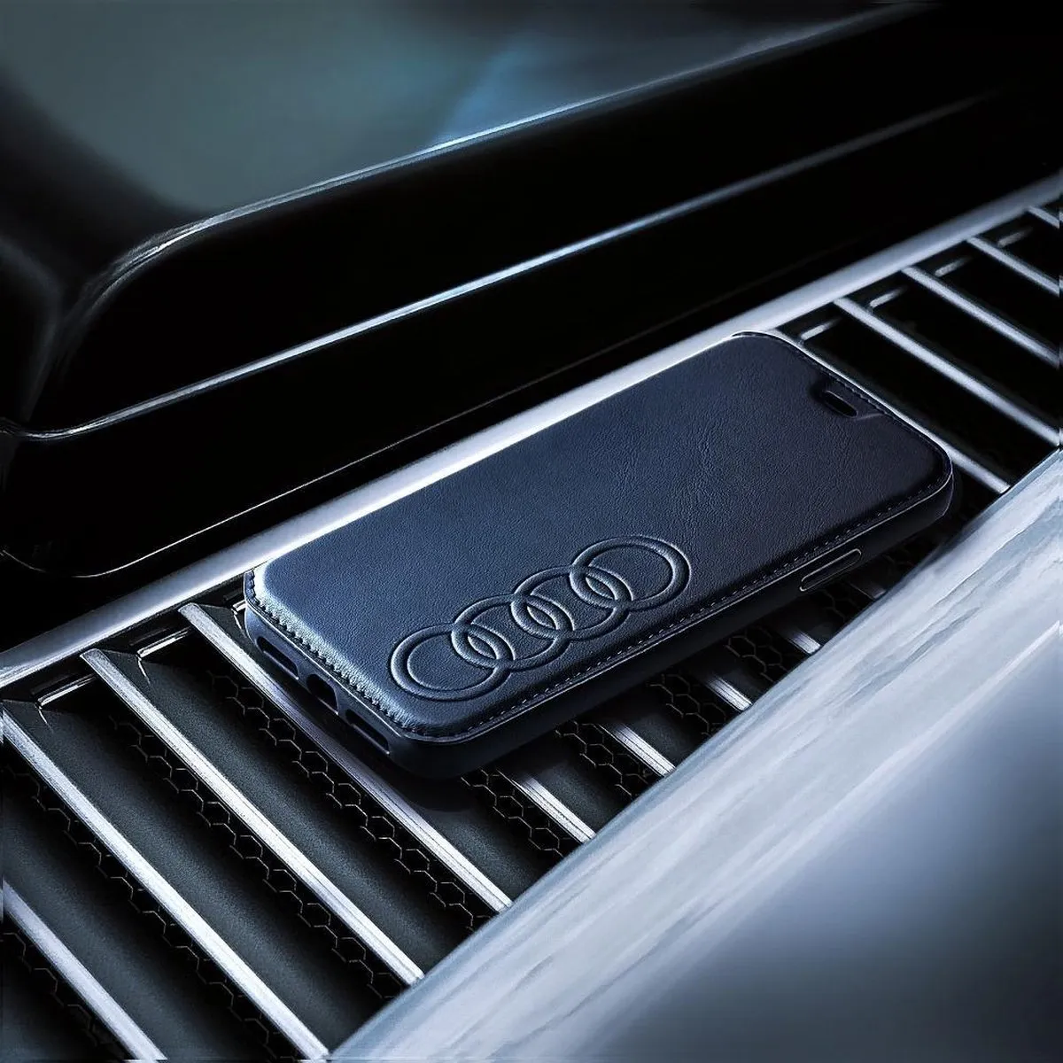 Audi Folio-hoes AU-TPUFCIP8P-TT/D1-BK - iPhone 8 Plus - Zwart - afbeelding 6 van 6