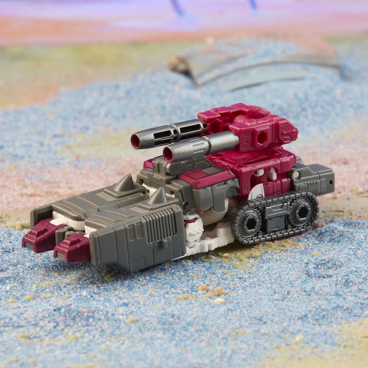 Transformers Legacy Skullgrin Deluxe Figure - Multicolor