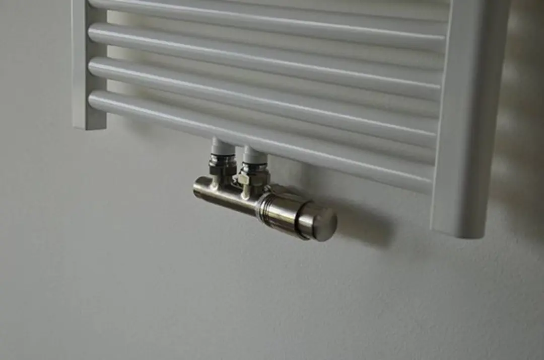 Saqu 31215520 Radiatorkraan Middenaansluiting Haaks Rechts RVS