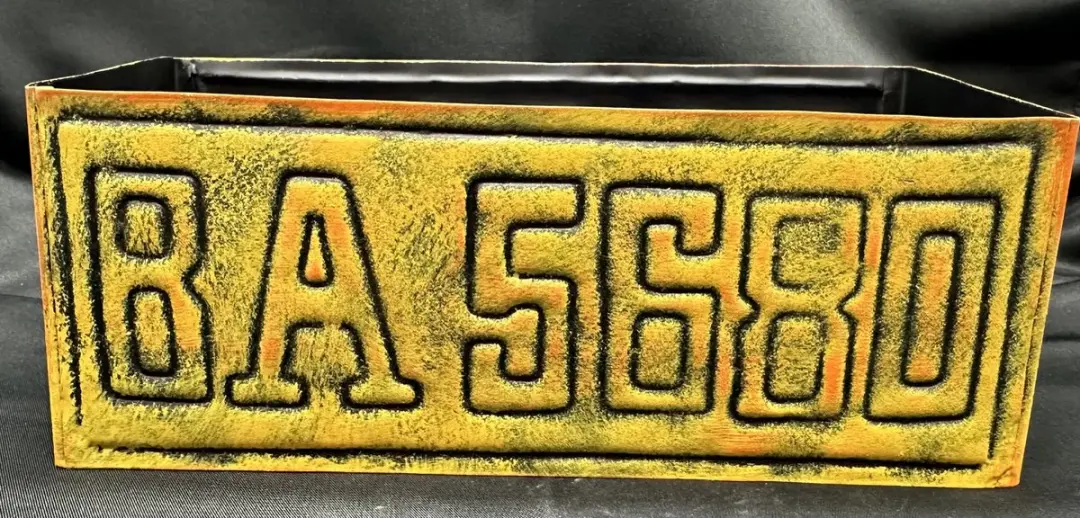 Metalen deco (planten) bakje met letters en cijfers