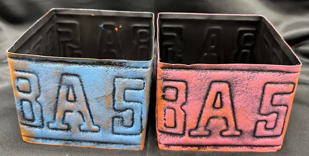 Metalen deco (planten) bakjes met letters en cijfers