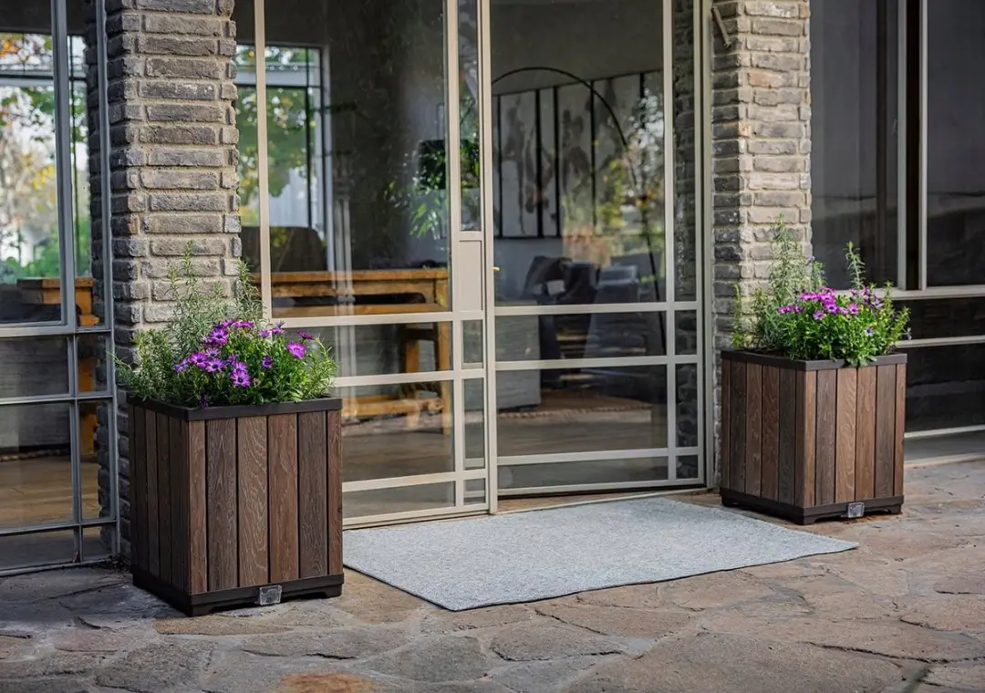 Keter DecoCoat Walnut Hoge Vierkante Plantenbak 74L - afbeelding 3 van 5