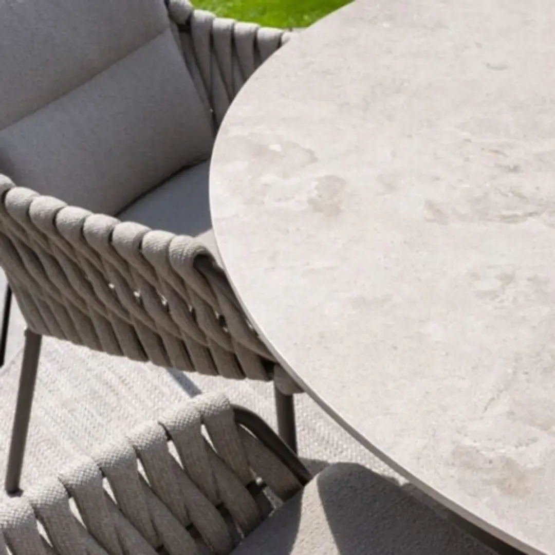4 Seasons Outdoor Montera Armstoel - Latte - 2 Kussens - afbeelding 6 van 6
