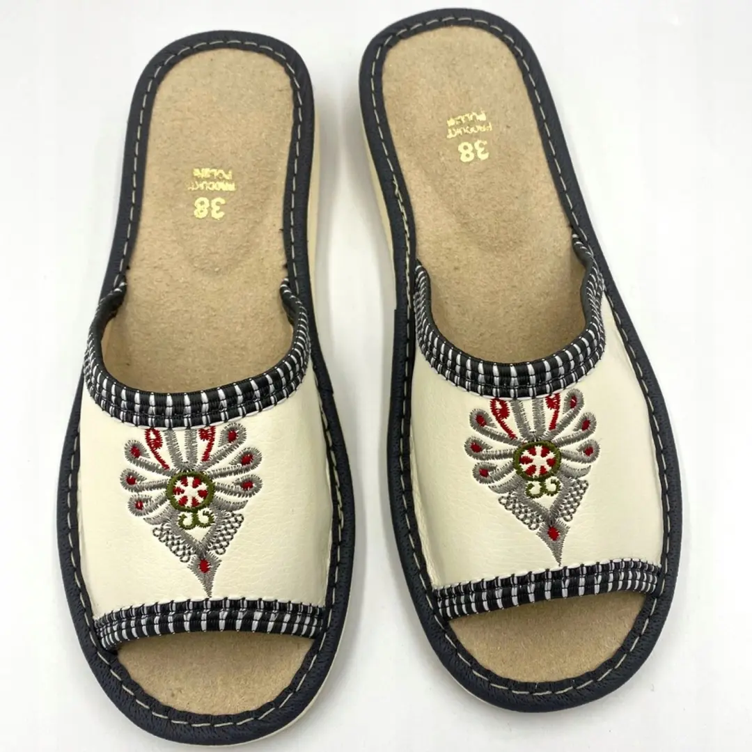 Dames pantoffels Maximus wit-zwart, maat 37, met traditionele opdruk