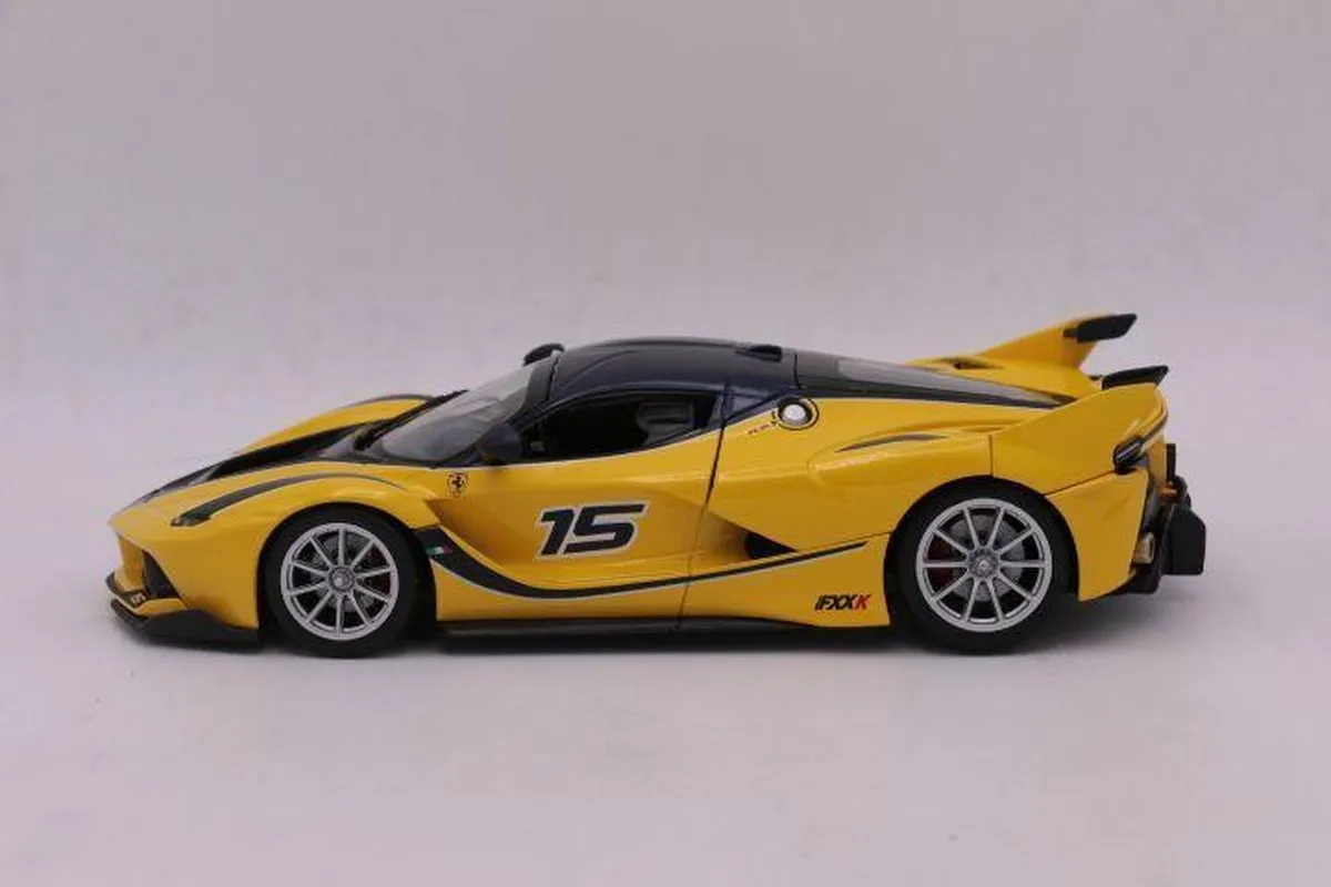 Ferrari FXX K No.10 1:24 Modelauto - Rood