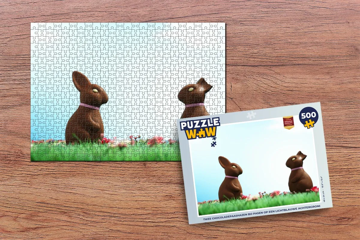 Puzzel Twee chocoladepaashazen bij Pasen op een lichtblauwe achtergrond - Legpuzzel - Puzzel 500 stukjes
