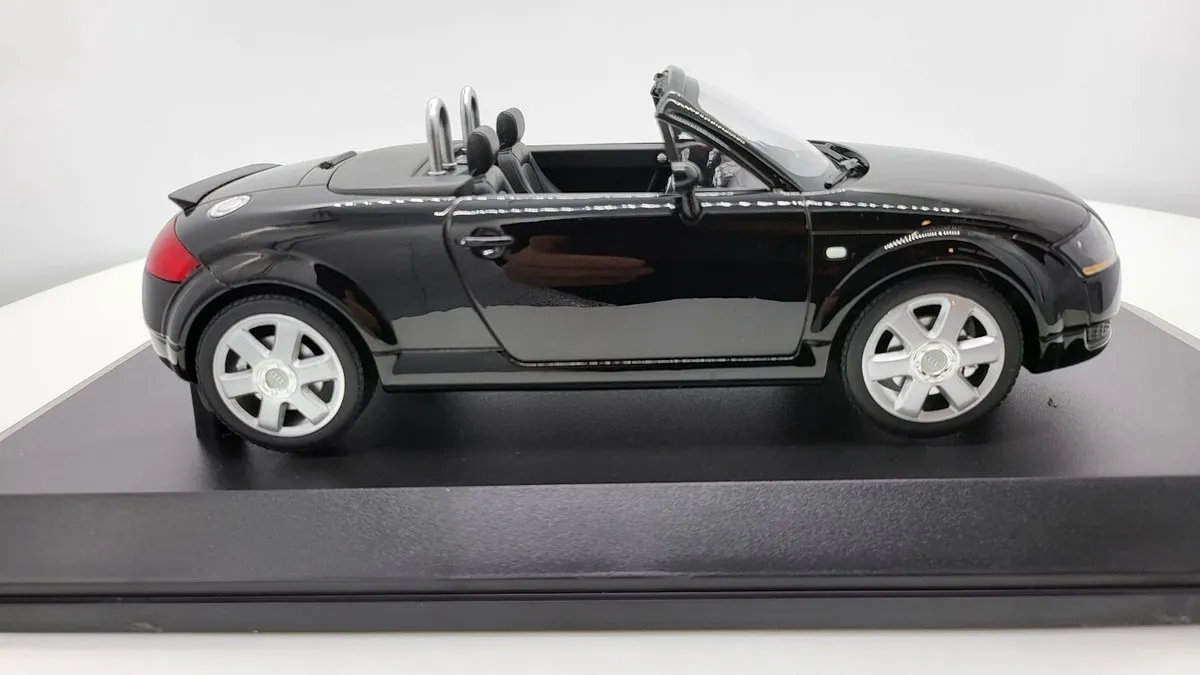 Audi TT Roadster 1999 Minichamps 1:18 Schaalmodel
