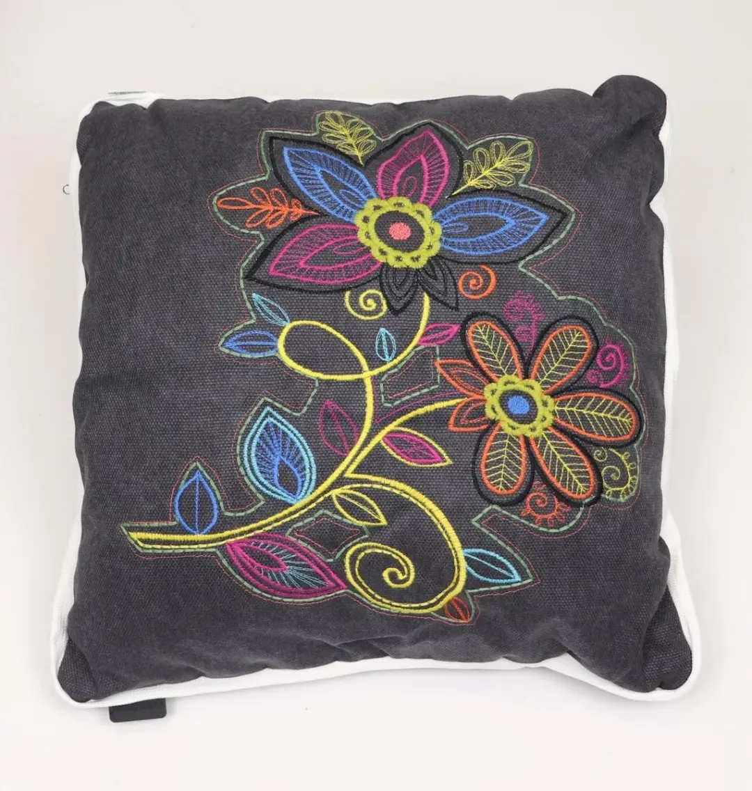 Madison sierkussen 50x50 cm Emborderie flower grey