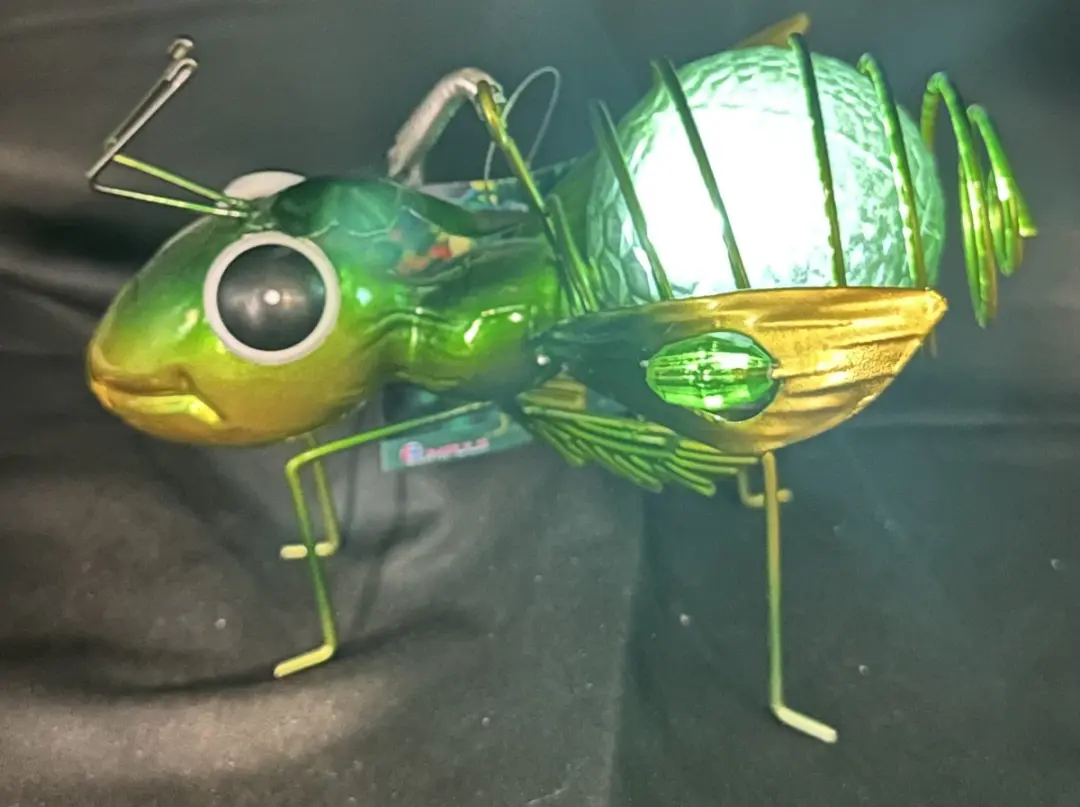 Metaal hangende solarlamp "Sprinkhaan met kraaltjes"