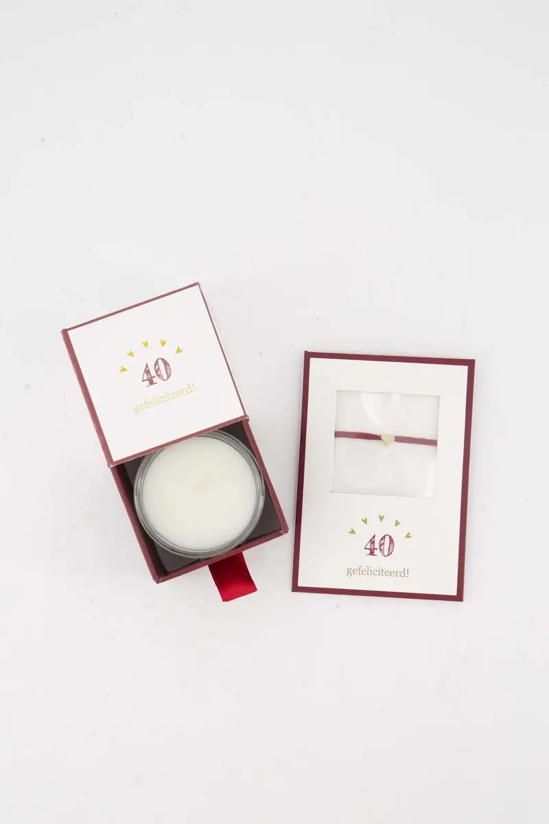 Zusss Set Van Een Geurkaars Glas In Doosje En Armbandje Hartje '40 Gefeliciteerd