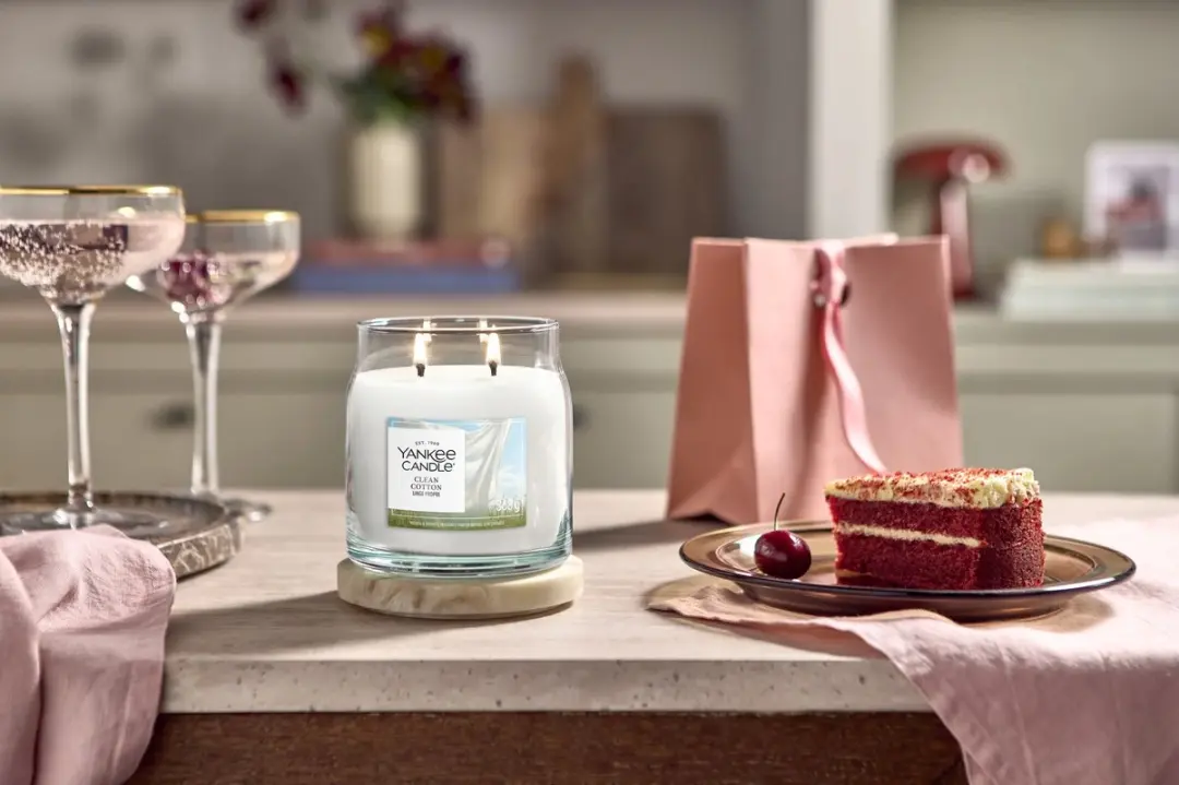 Yankee Candle Clean Cotton Geurkaars - 90 branduren - afbeelding 2 van 3