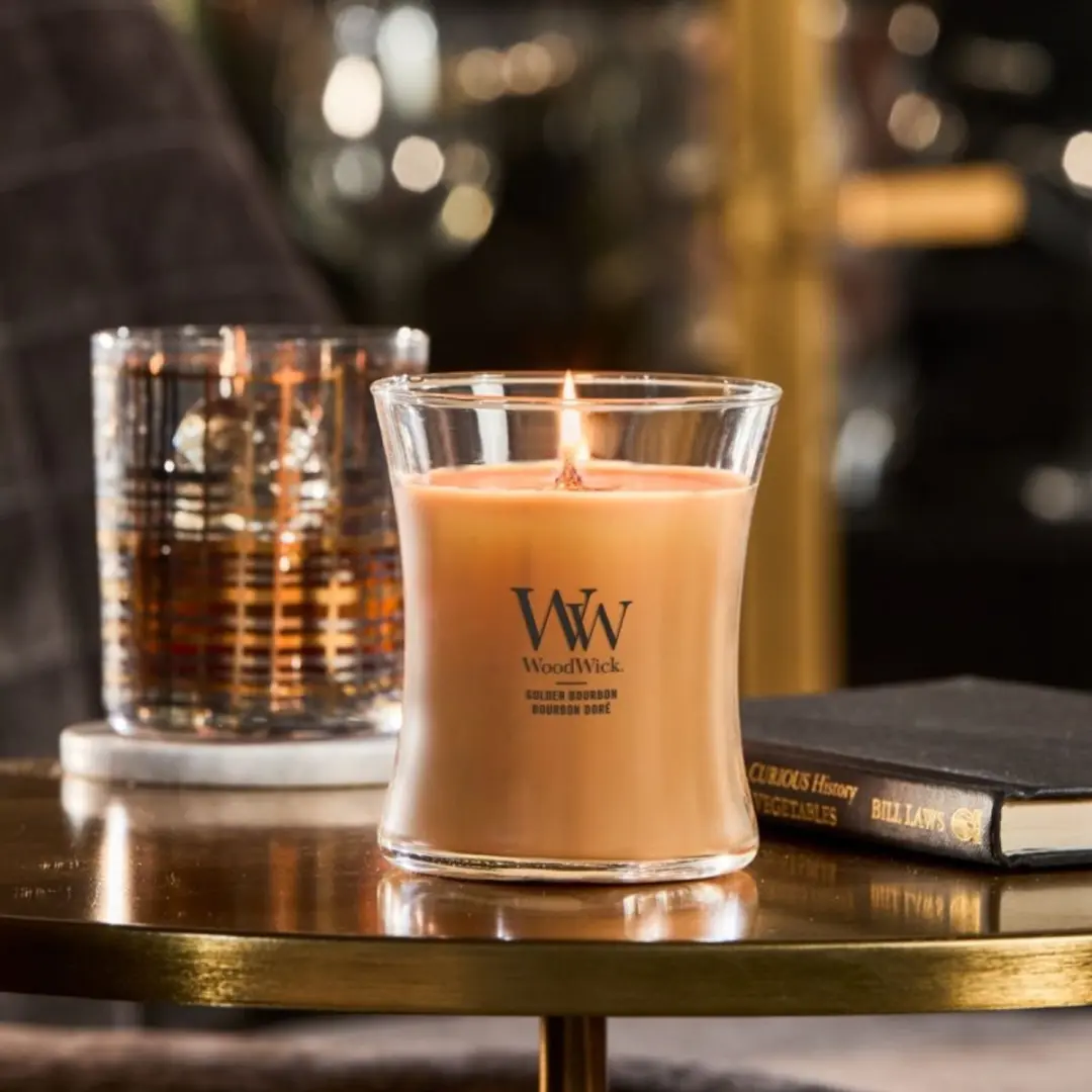 WoodWick Hourglass Medium Geurkaars Golden Bourbon - 60 Branduren - afbeelding 5 van 6