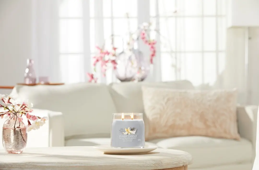 Yankee Candle Smoked Vanilla & Cashmere Geurkaars - 368g - afbeelding 2 van 3