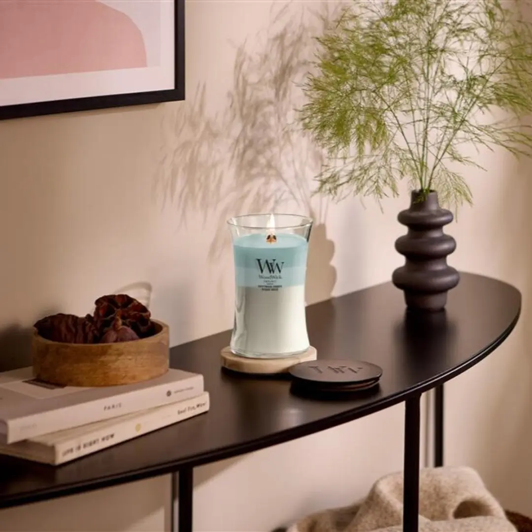 WoodWick Trilogy Driftwood Shores Geurkaars - Medium - afbeelding 4 van 5