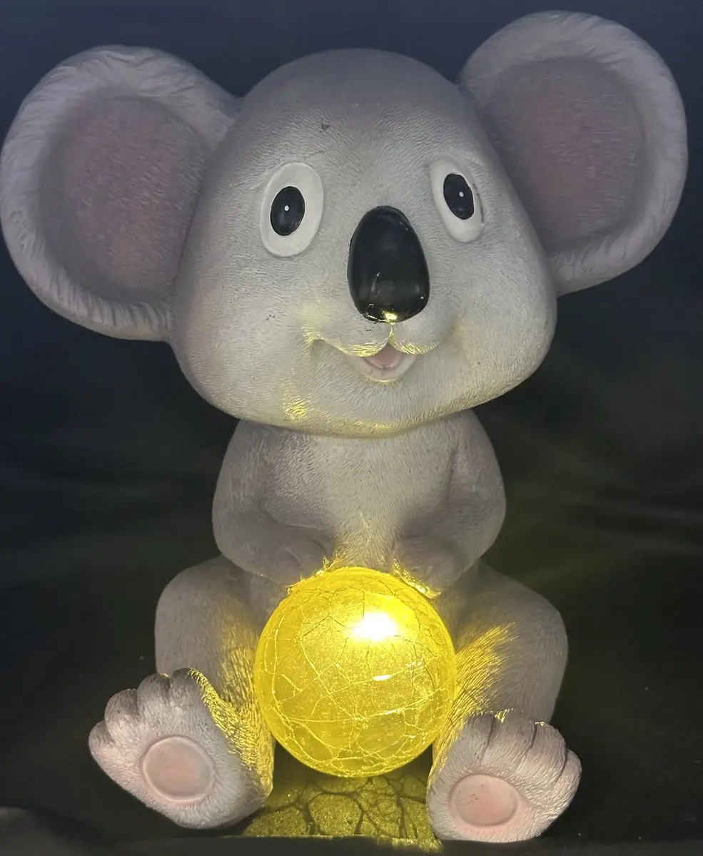 Polyresin solarlamp "Koala met glazen craquele bol"