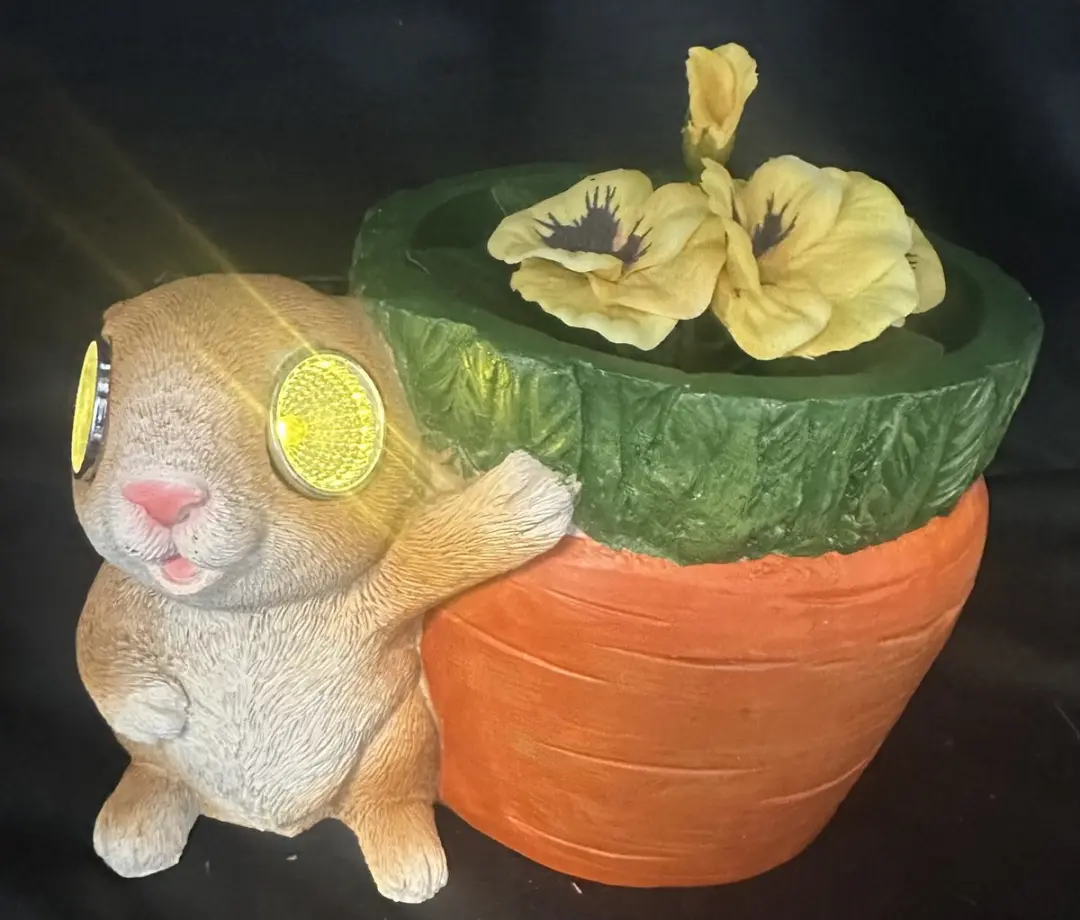 Decoratieve Polyresin solarlamp bloempot " Konijn met wortel"
