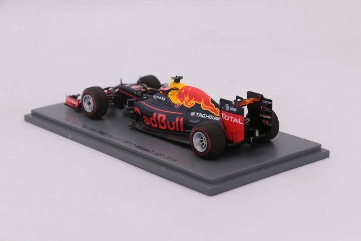 Red Bull Racing TAG Heuer RB12 #26 Spark S5008 - Multicolor