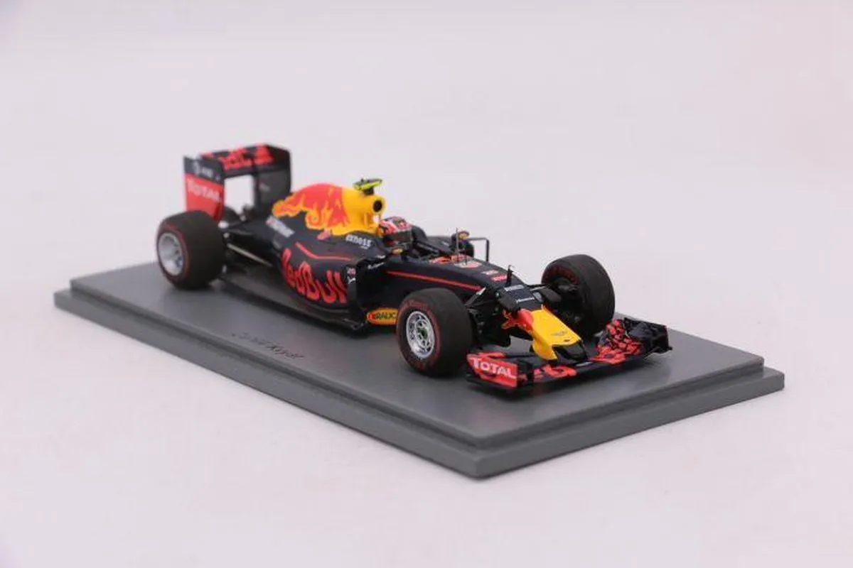 Red Bull Racing TAG Heuer RB12 #26 Spark S5008 - Multicolor