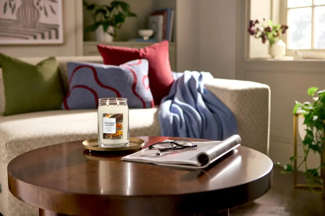 Yankee Candle Amber & Sandalwood Geurkaars - 90 Branduren - afbeelding 2 van 2