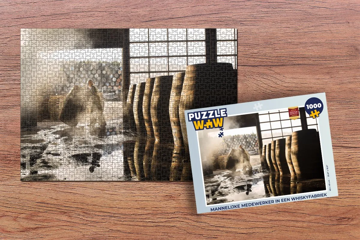 PuzzleWow Legpuzzel Mannelijke Medewerker Whiskyfabriek 1000 Stuks - Multicolor