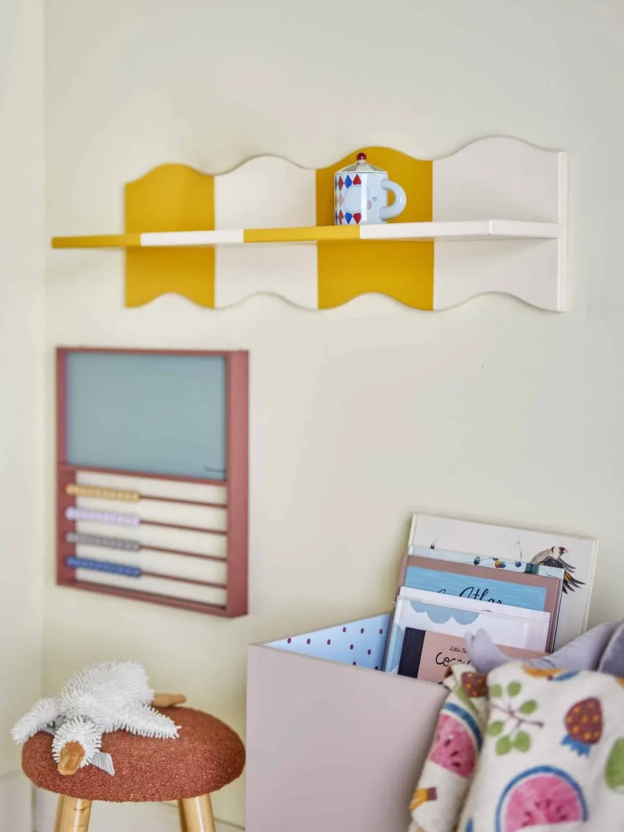 Bloomingville Bubbi Wandplank Geel - afbeelding 5 van 6
