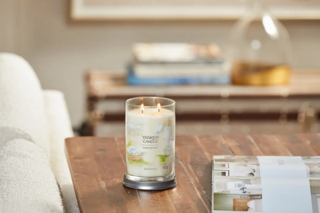 Yankee Candle Clean Cotton Large Tumbler Geurkaars - 100 Branduren - afbeelding 2 van 6