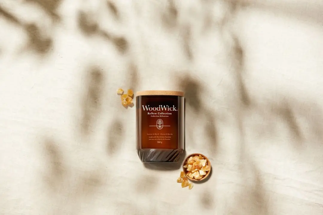 WoodWick ReNew Geurkaars Incense & Myrrh - 75 uur - afbeelding 4 van 6
