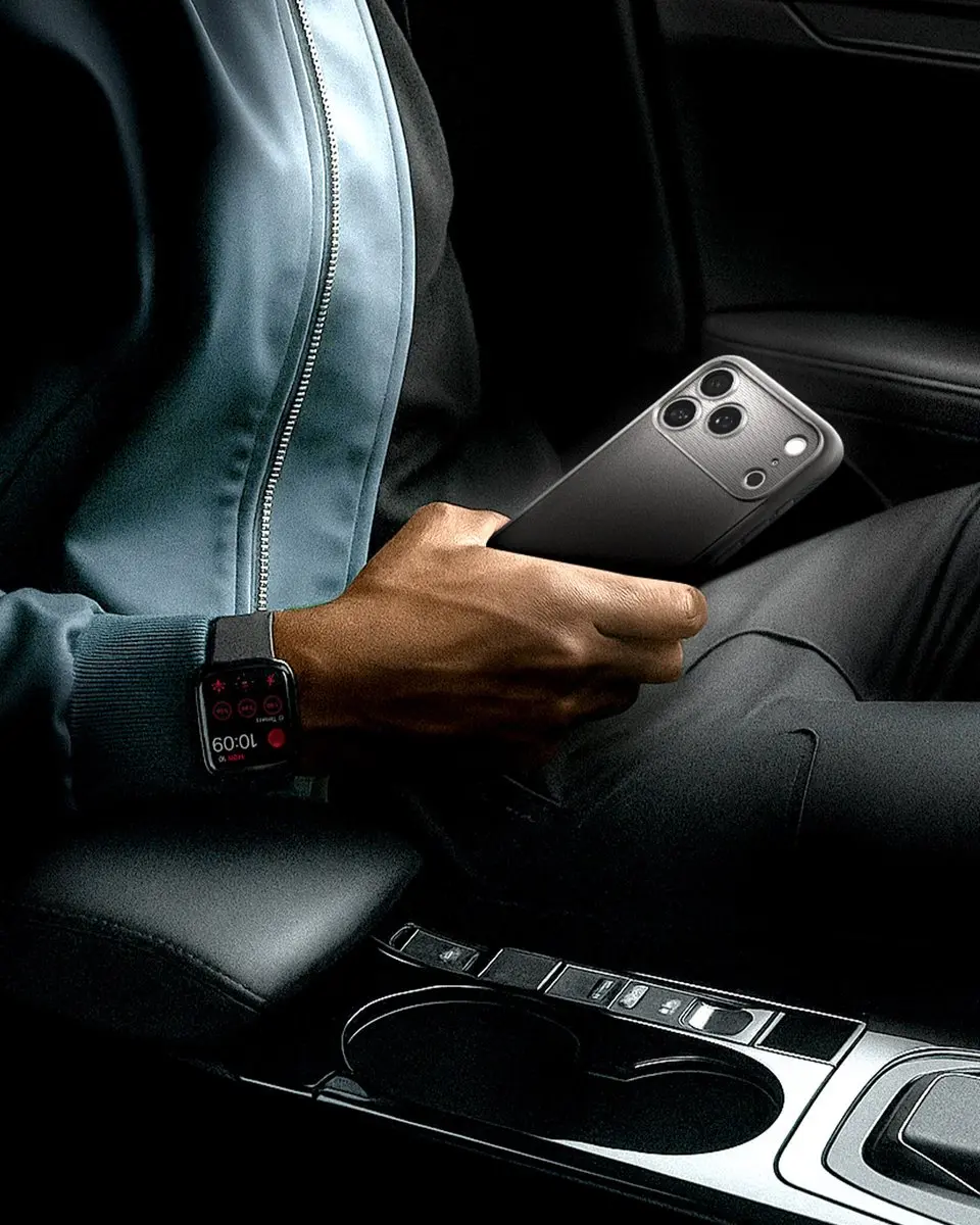 Spigen Rugged Armor MagFit iPhone 18 Pro Hoesje - Grijs - afbeelding 3 van 6
