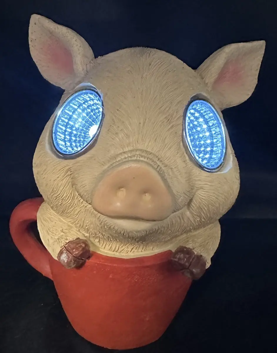 Polyresin solarlamp "varken in mok"