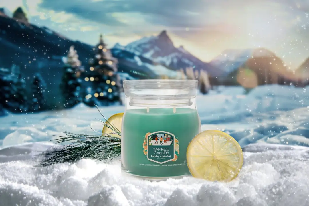 Yankee Candle Holiday Winterfest Medium Jar Geurkaars - Groen - afbeelding 4 van 6