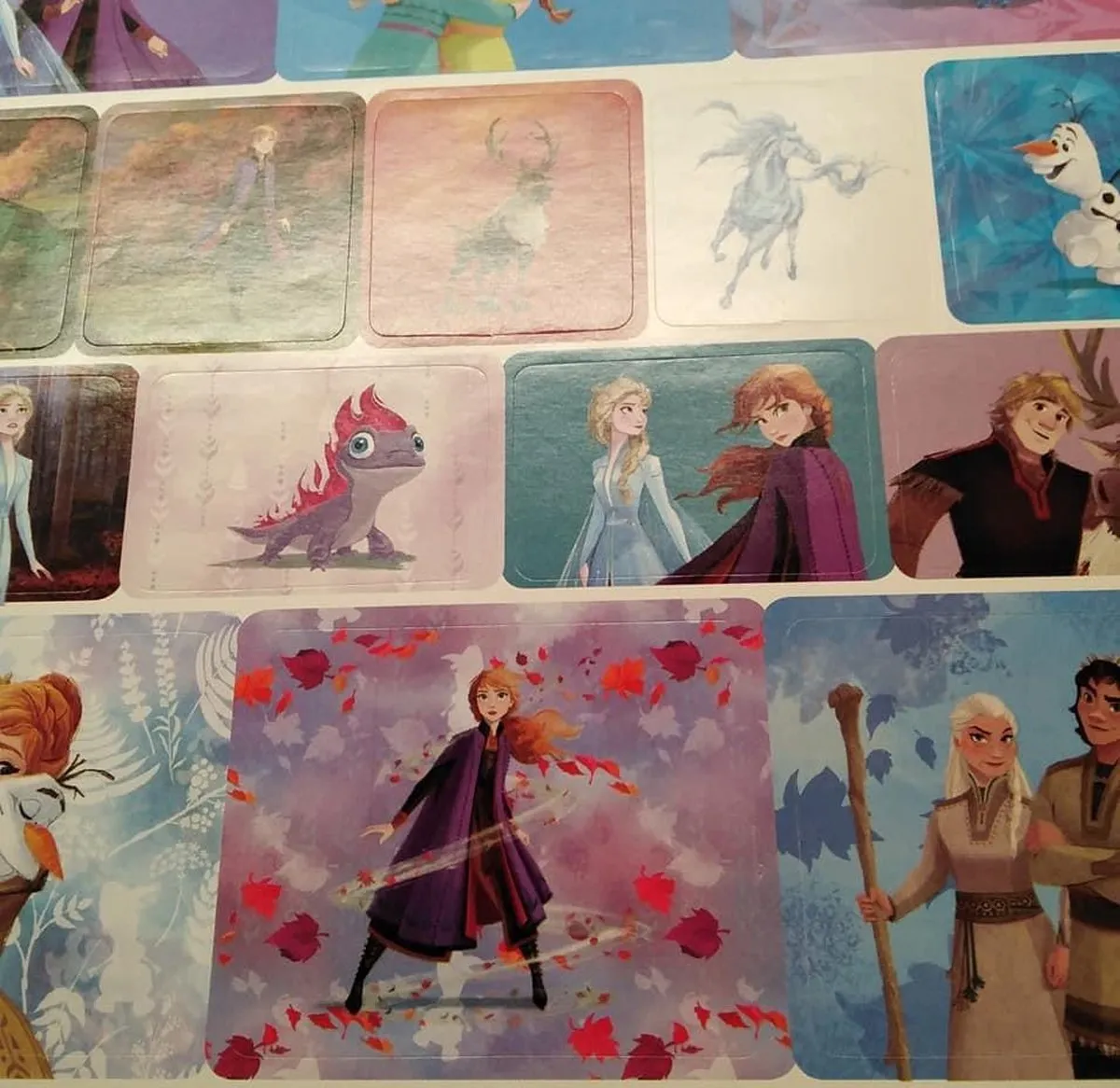 Disney Frozen 2 Jumbo Kleurboek - 15 Pagina's - 36x28cm - 12 Penseelpennen