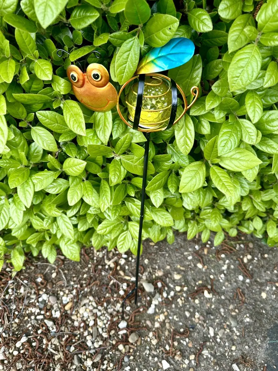 Metaal solarlamp op tuinsteker " Bij "