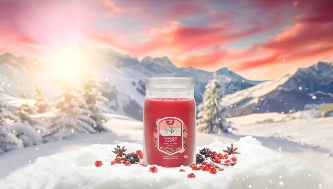 Yankee Candle Santa on Skis Geurkaars - Rood - afbeelding 3 van 6