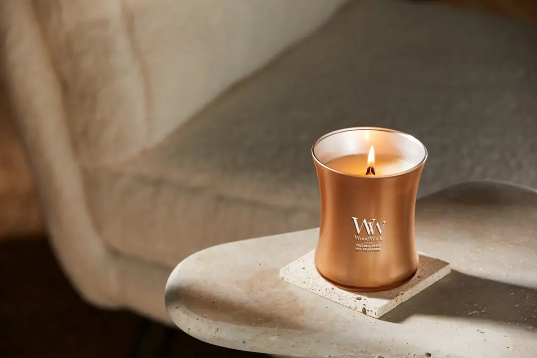 WoodWick Precious Metals Volcanic Orris Geurkaars - Brons - afbeelding 5 van 5