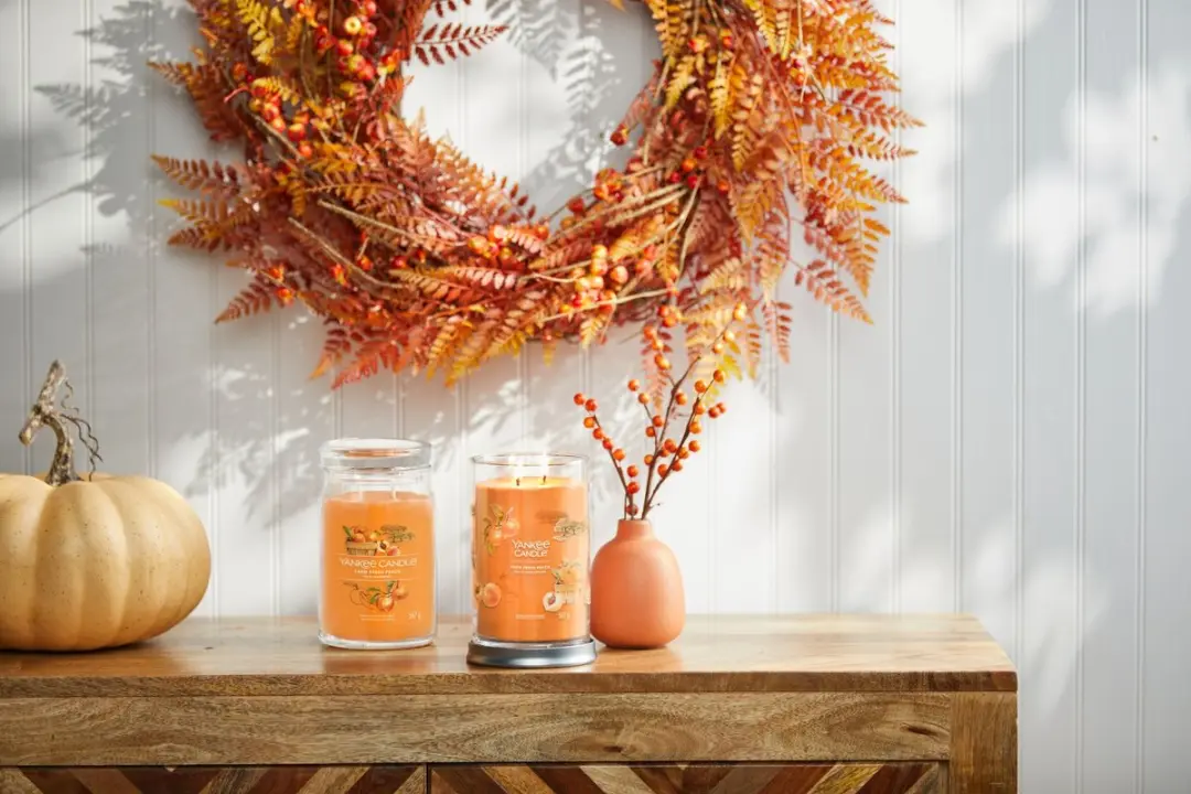 Yankee Candle Farm Fresh Peach Geurkaars - 90 branduren - afbeelding 4 van 5