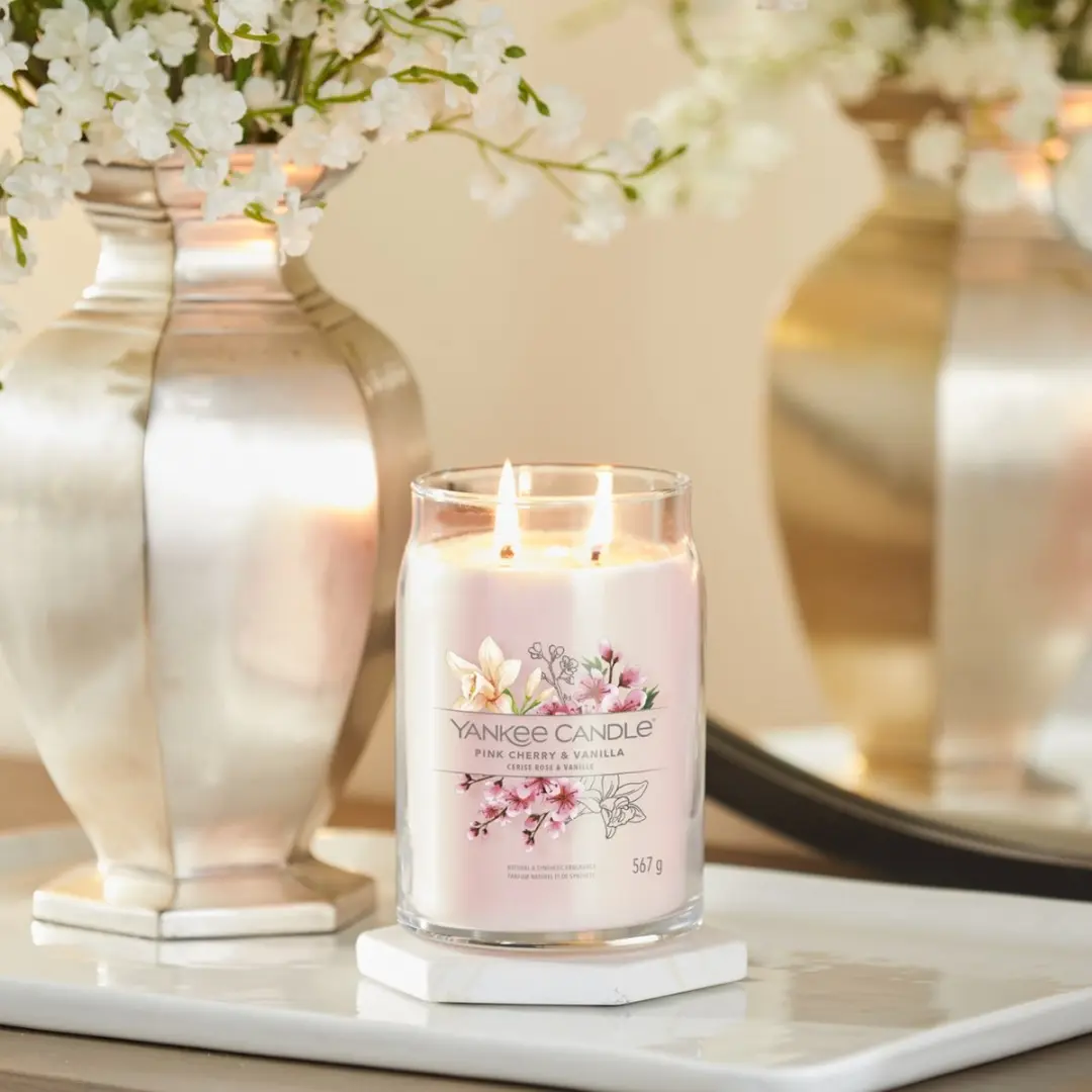 Yankee Candle Pink Cherry & Vanilla Geurkaars 567g - afbeelding 6 van 6