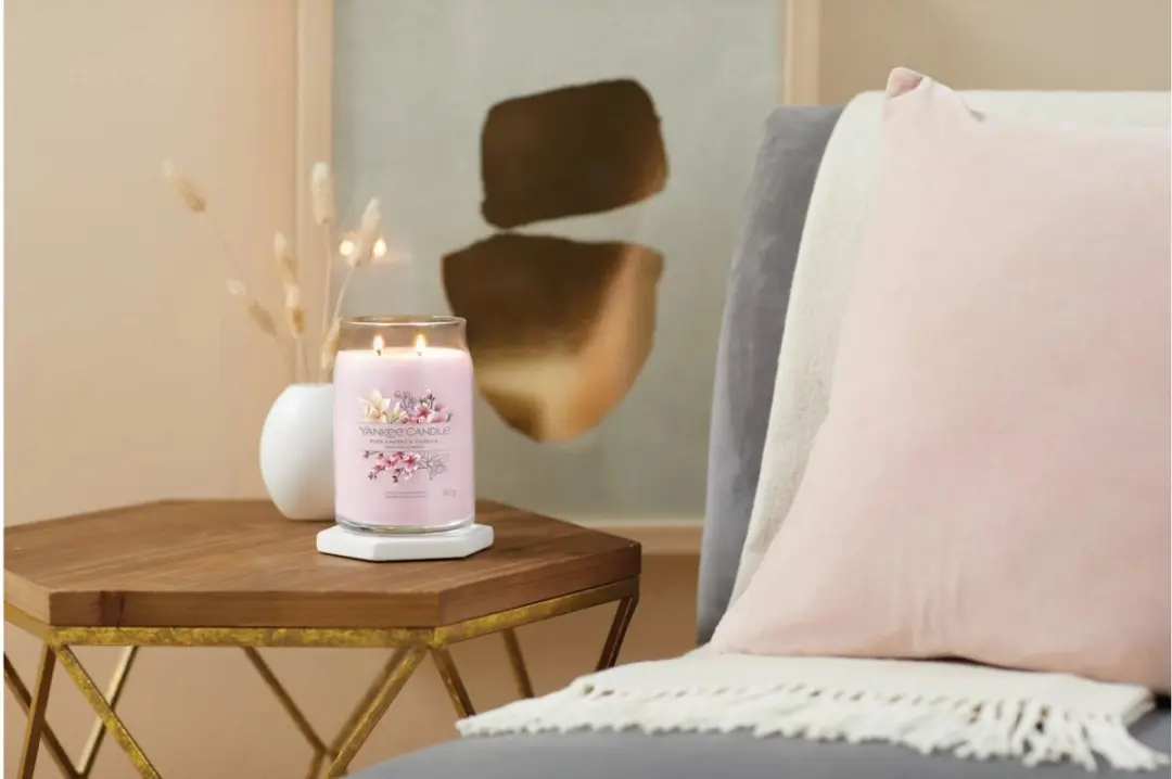Yankee Candle Pink Cherry & Vanilla Geurkaars 567g - afbeelding 3 van 6