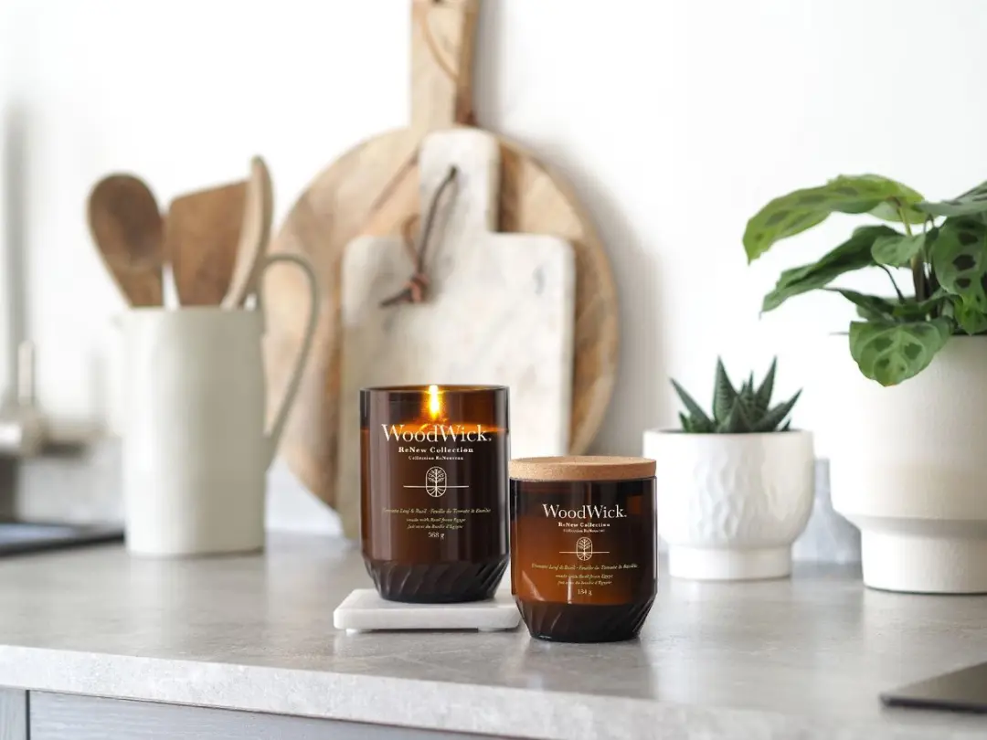 WoodWick ReNew Medium Geurkaars Tomato Leaf & Basil - afbeelding 3 van 6