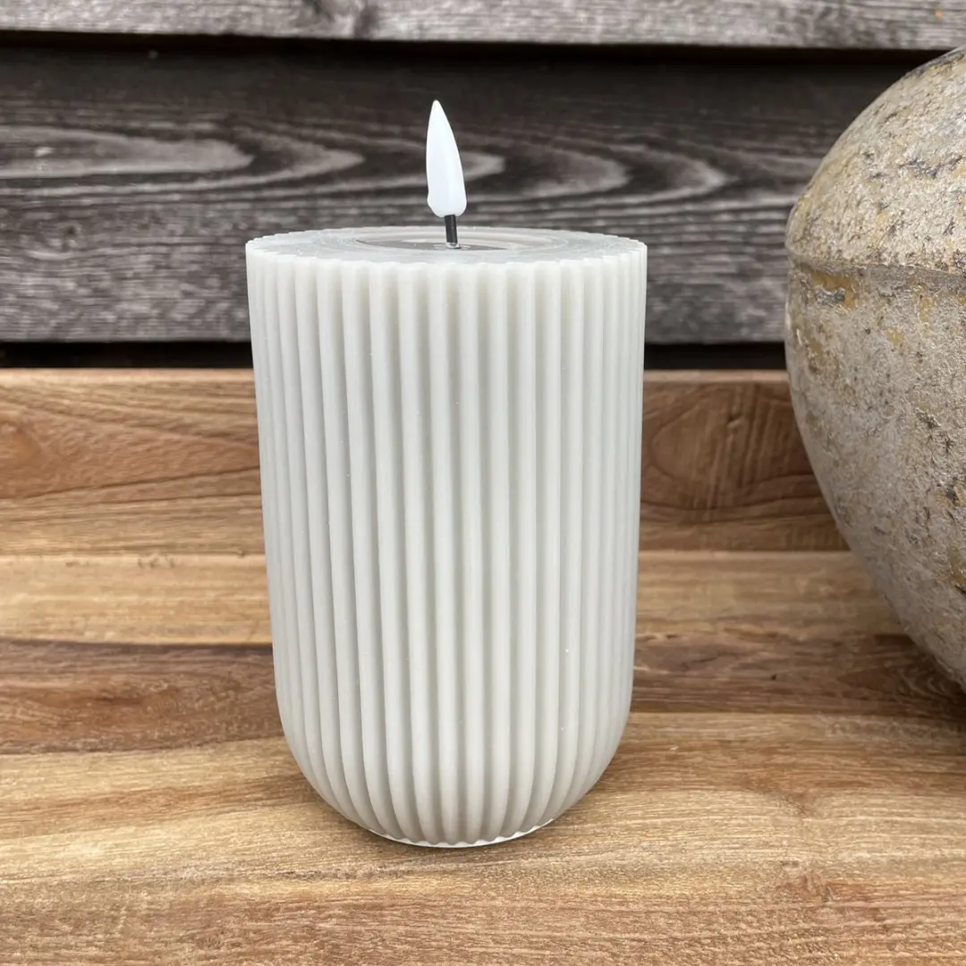 Deluxe Homeart LED kaars Ribbelkaars Solid Stripe Zand 8 x 12,5cm