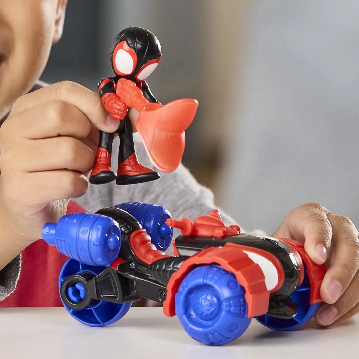 Marvel Spidey and his Amazing Friends Miles Morales Techno-Racer - Multi - afbeelding 6 van 6