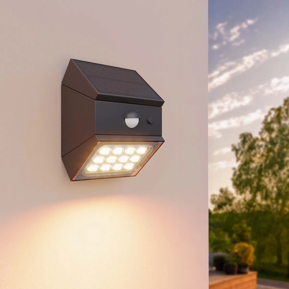 Ledvion LED Solar Wandlamp Buiten Sensor Draaibaar 2.5W