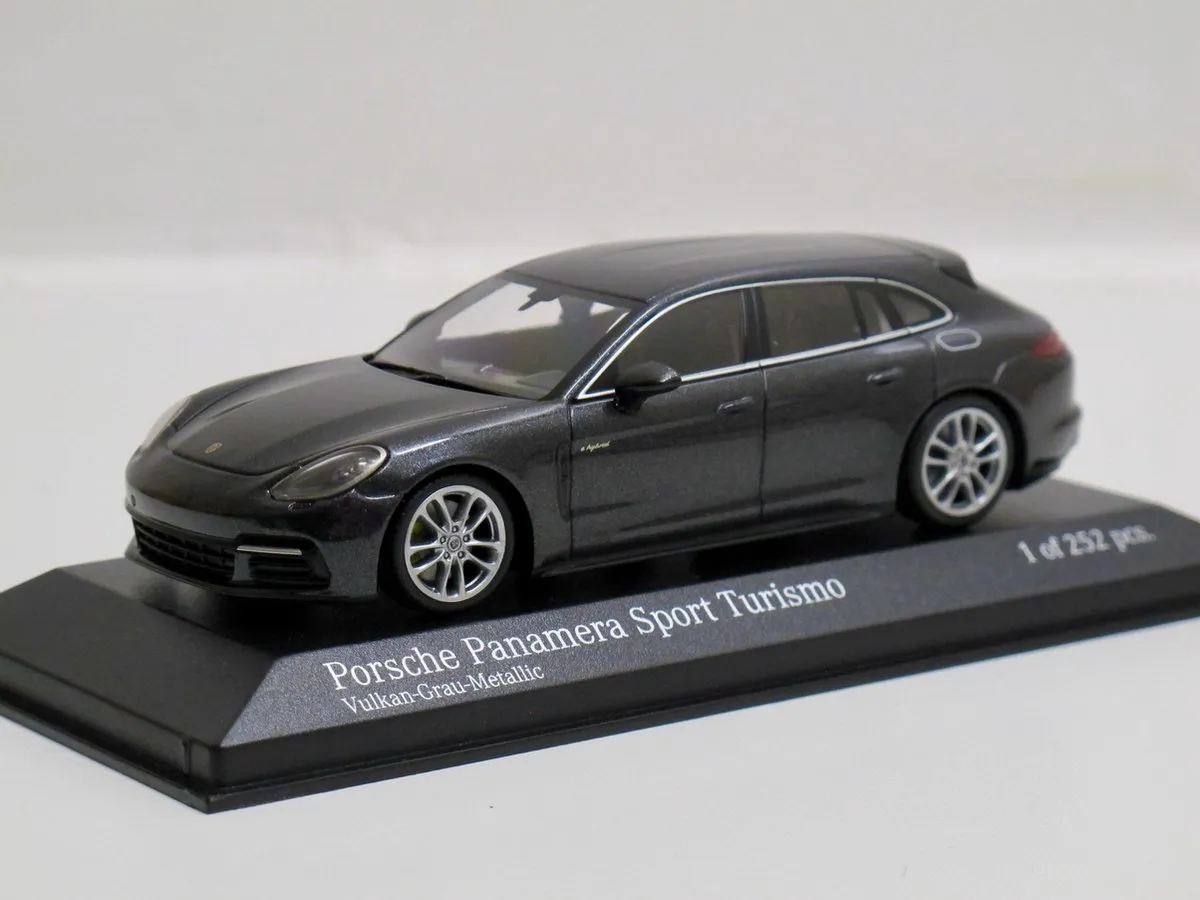 Porsche Panamera Sport Turismo 4E-Hybrid 2017 Minichamps 1:43