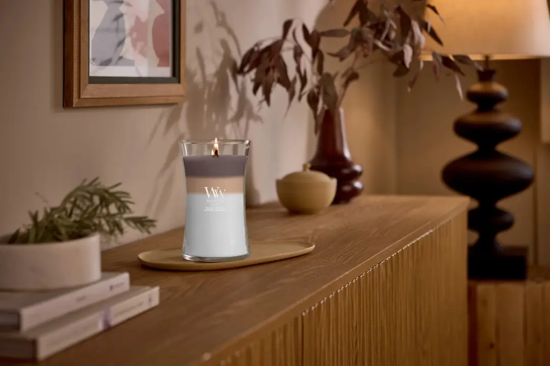 WoodWick Trilogy Hourglass Radiant Cashmere Geurkaars - 130 Branduren - afbeelding 2 van 5