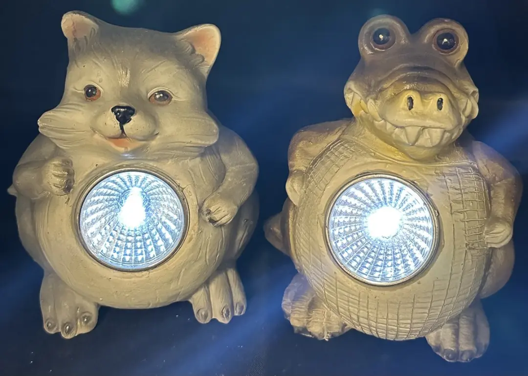Polyresin solarlampen "kat en krokodil"