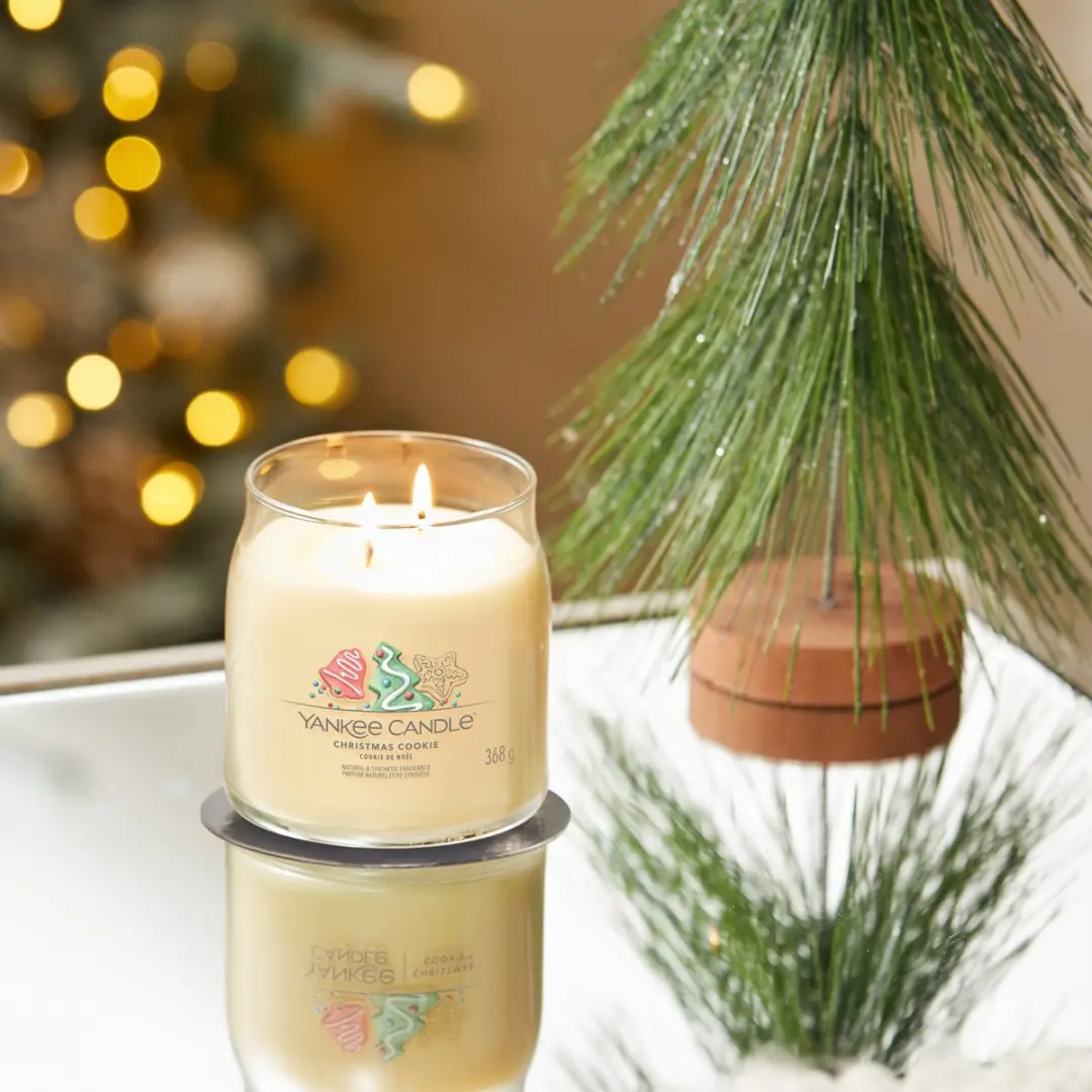 Yankee Candle Christmas Cookie Geurkaars Medium - 50 Branduren - afbeelding 4 van 4